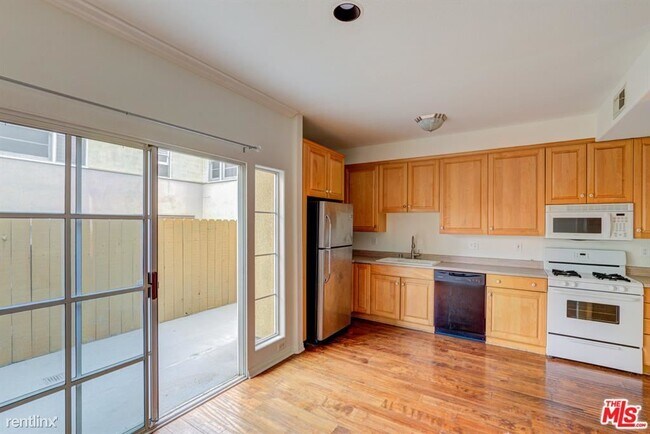 Foto del edificio - 2 br, 2 bath Condo - 108 N Orlando Ave Apt 4
