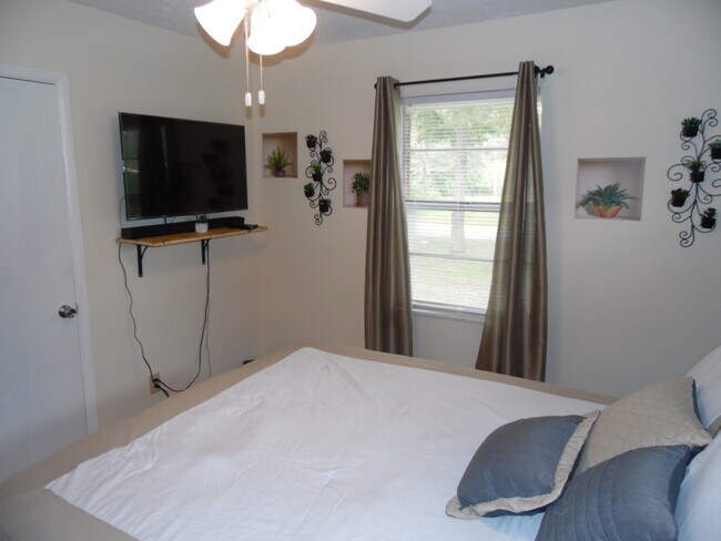 Dormitorio #2 - 81 Pine Tree Ln