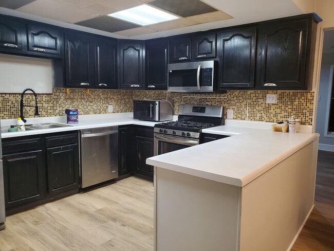 Building Photo - 411 Sussex Dr