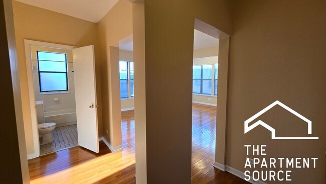 Building Photo - 7724 N Marshfield Ave