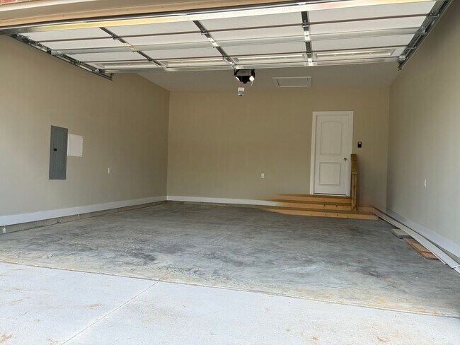 Building Photo - 102 Twin Lakes Dr