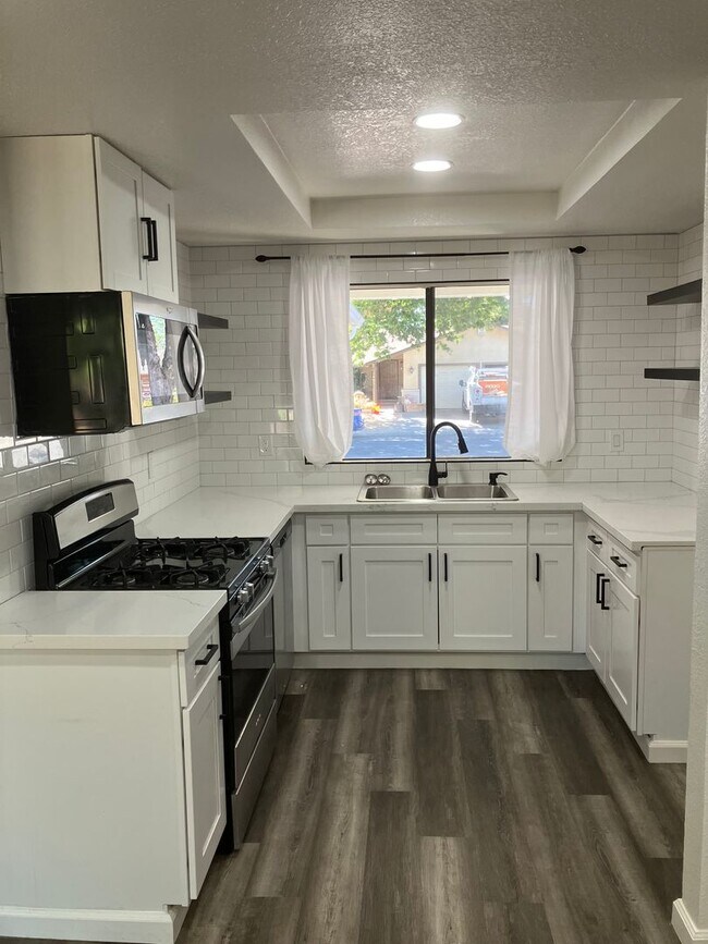 Foto del edificio - 1424 Kingfield Dr