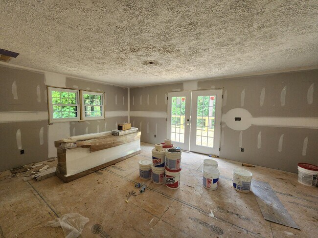 Building Photo - 1055 College Station Rd