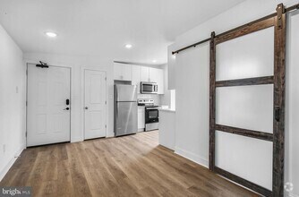 Building Photo - 2046 E Huntingdon St