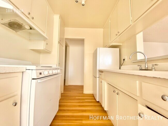 Building Photo - 427 S New Hampshire Ave