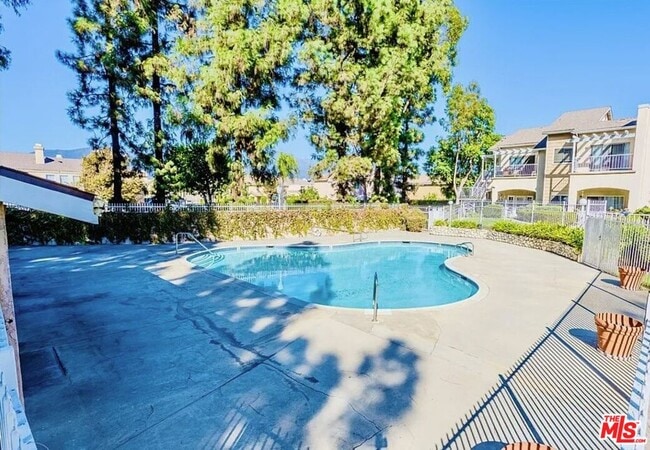 Building Photo - 2410 N Towne Ave