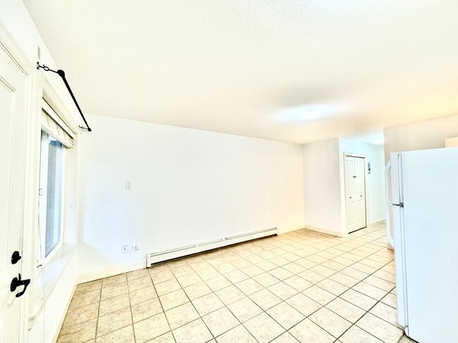 Building Photo - 14868 72 Av