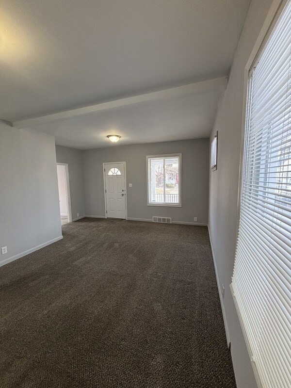 Building Photo - 1520 Fort Park Blvd