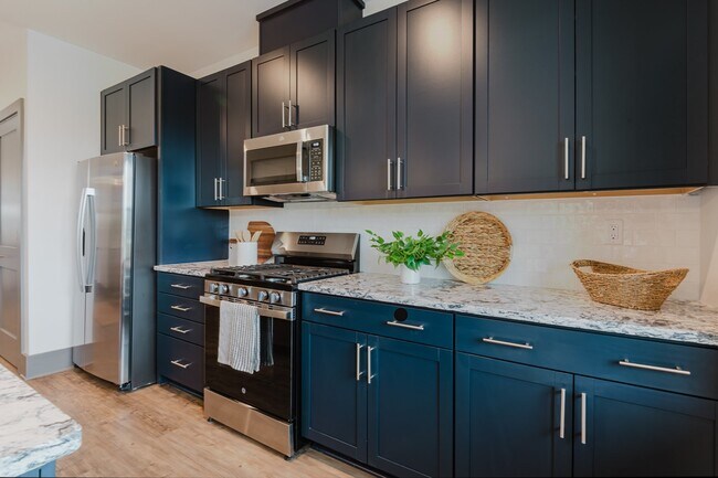 Building Photo - Be the first to Live in the Washington Square Apartments!