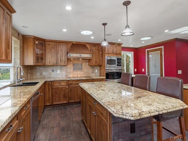 Foto del edificio - 648 Morro Rd