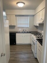 Building Photo - 1532 Longeaton Dr