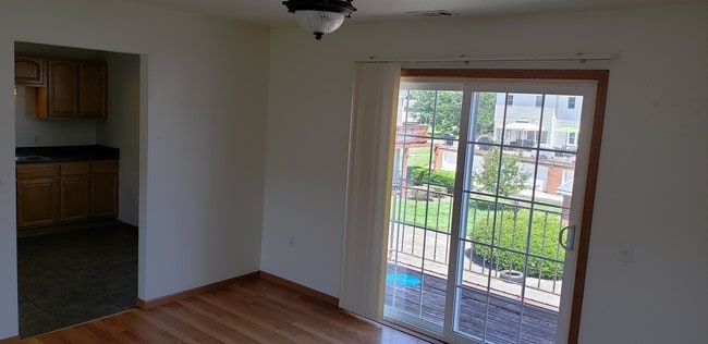 Building Photo - 401 Hillcrest Dr