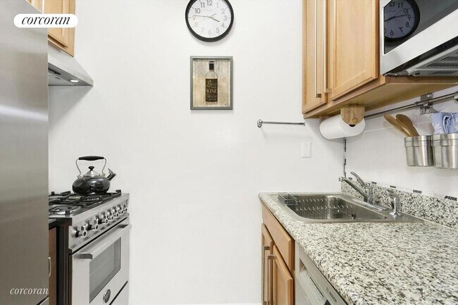 Foto del edificio - 350 W 50th St