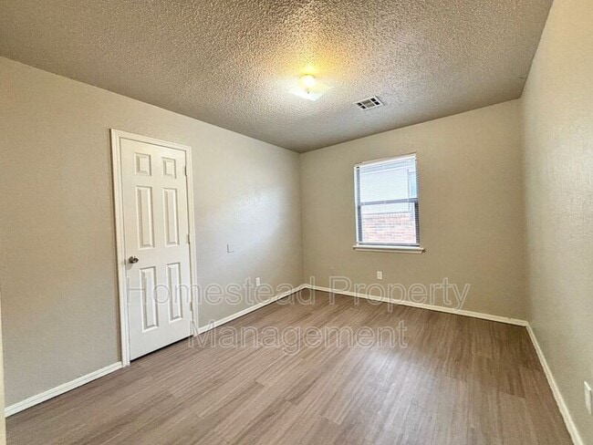 Building Photo - 930 SW 62nd St