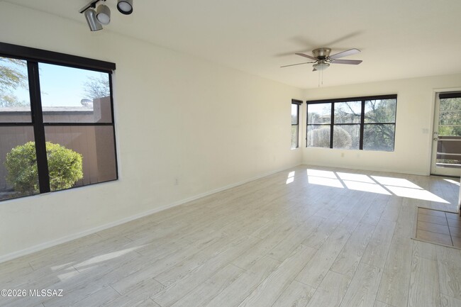 Building Photo - 5855 N Kolb Rd