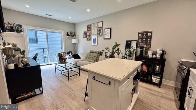 Building Photo - 1016 17th Pl NE