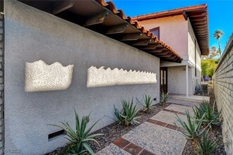 Building Photo - 945 Vegas Valley Dr