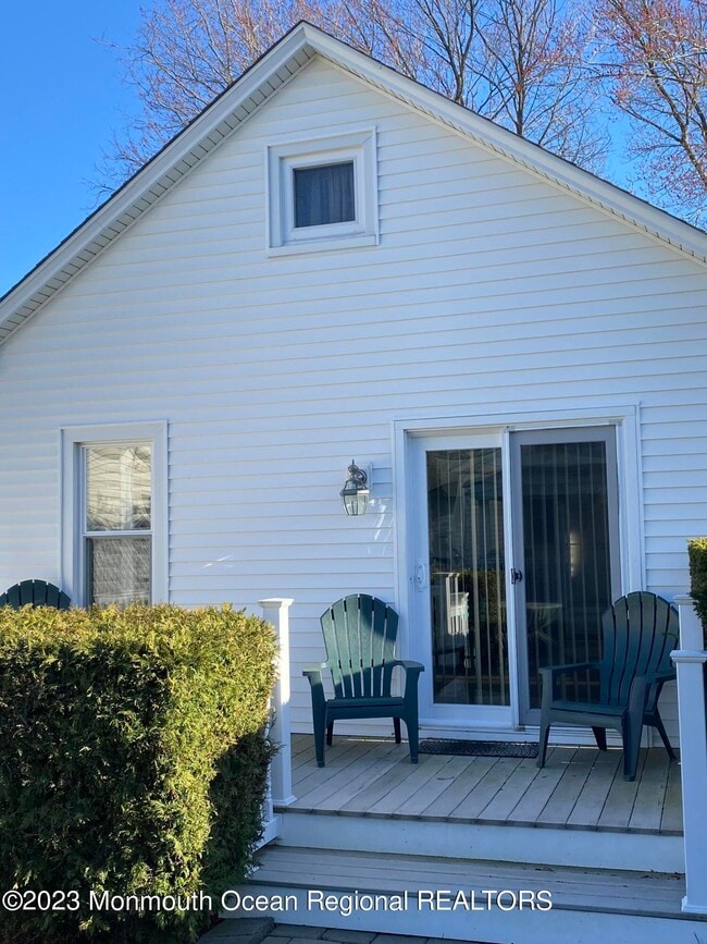 Building Photo - 717 17th Ave