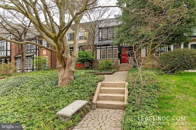 Foto del edificio - 4434 Reservoir Rd NW