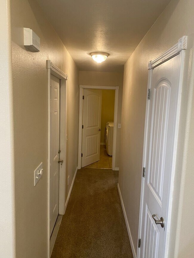 Foto del edificio - Spacious 4-Bedroom Home Just Minutes from ...