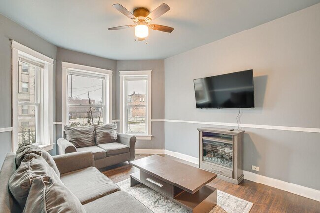 Foto del edificio - 7440 S Ingleside Ave