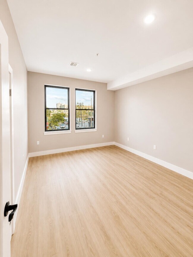 Foto del edificio - 6121 Bergenline Ave