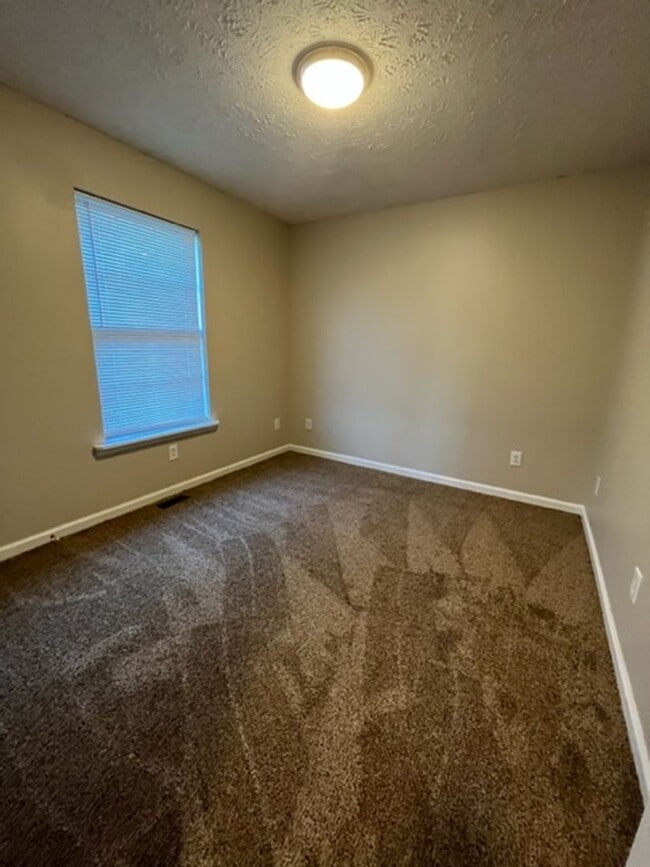 Building Photo - 3 Bedroom, 2 bathroom in Nicholasville!