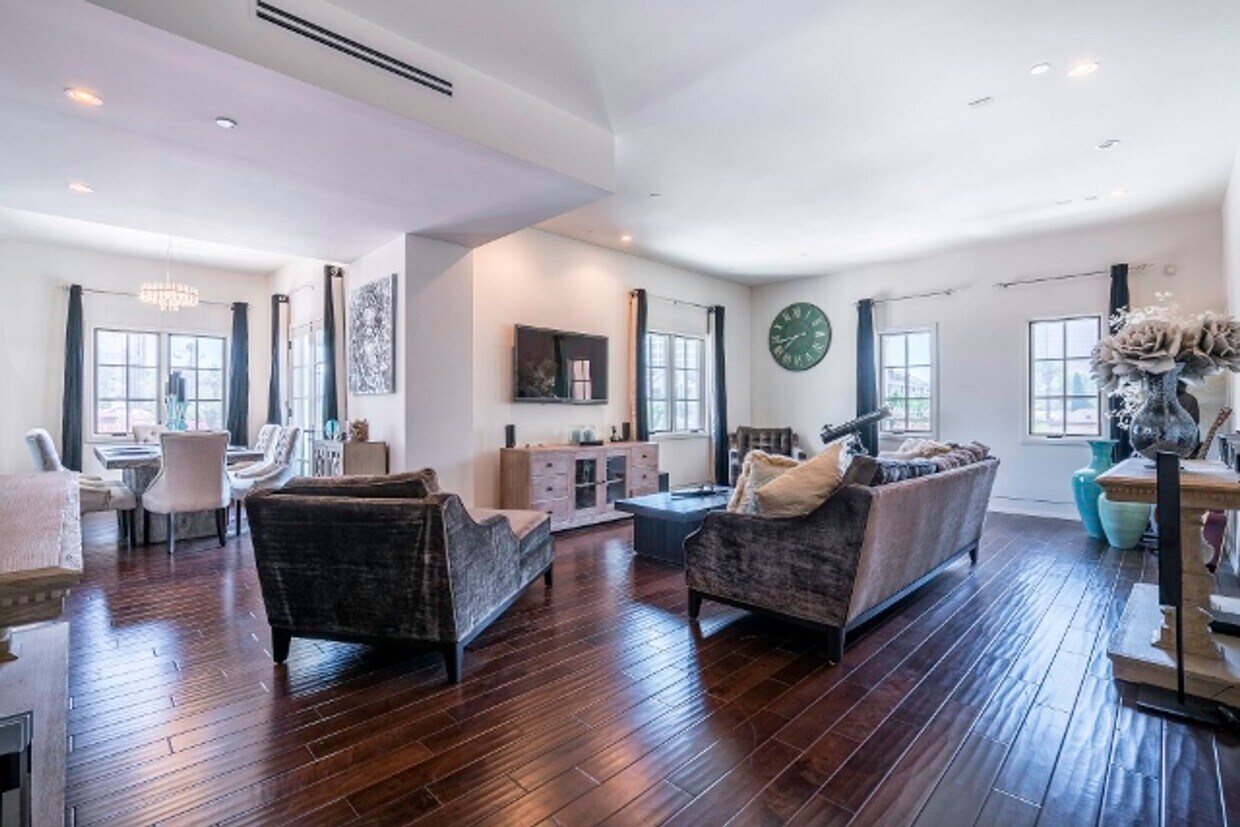 Foto principal - Stunning Multi-Level Penthouse 2 bed - 2.5 bath in Fabulous Beverly Hills Location