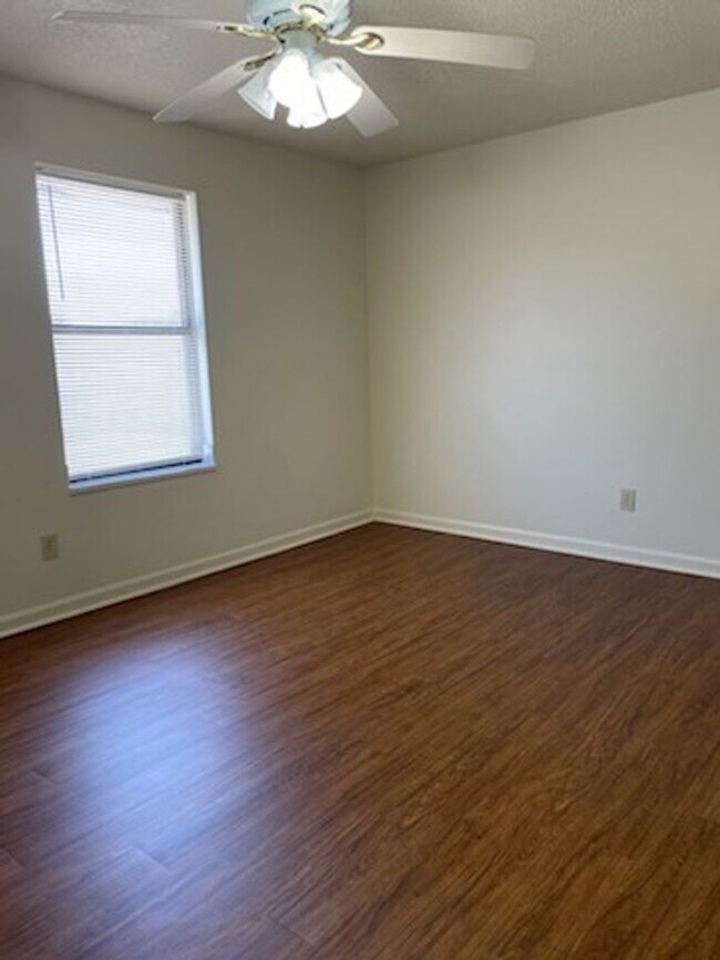 Foto del edificio - 900 Stratford Cir NW