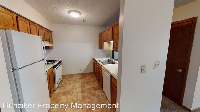 Building Photo - 2 br, 1 bath Apartment - 208 S. Hyland 208...