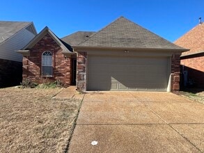 Building Photo - 1421 Radley Cove