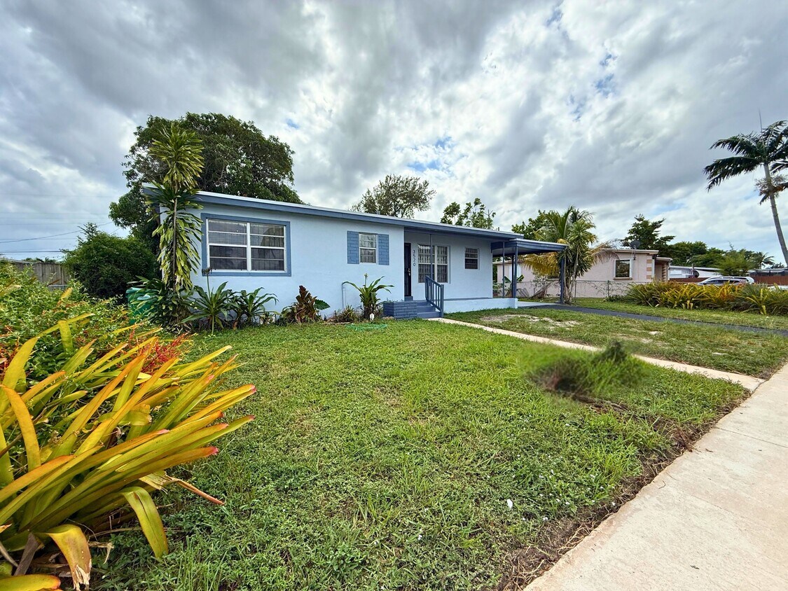 Primary Photo - 3520 NW 178th St