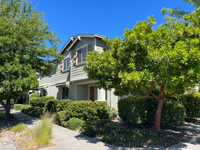 Building Photo - 2448 Avignon Cir