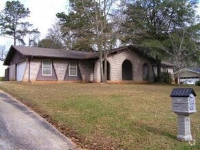 Building Photo - 307 E Hickory Bend