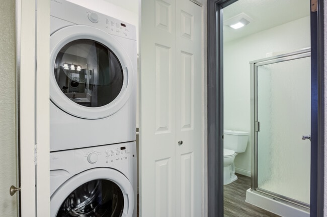 Foto del edificio - Lantern Bay Apartment Homes