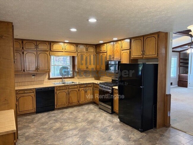 Foto del edificio - 185 Redwood Cir