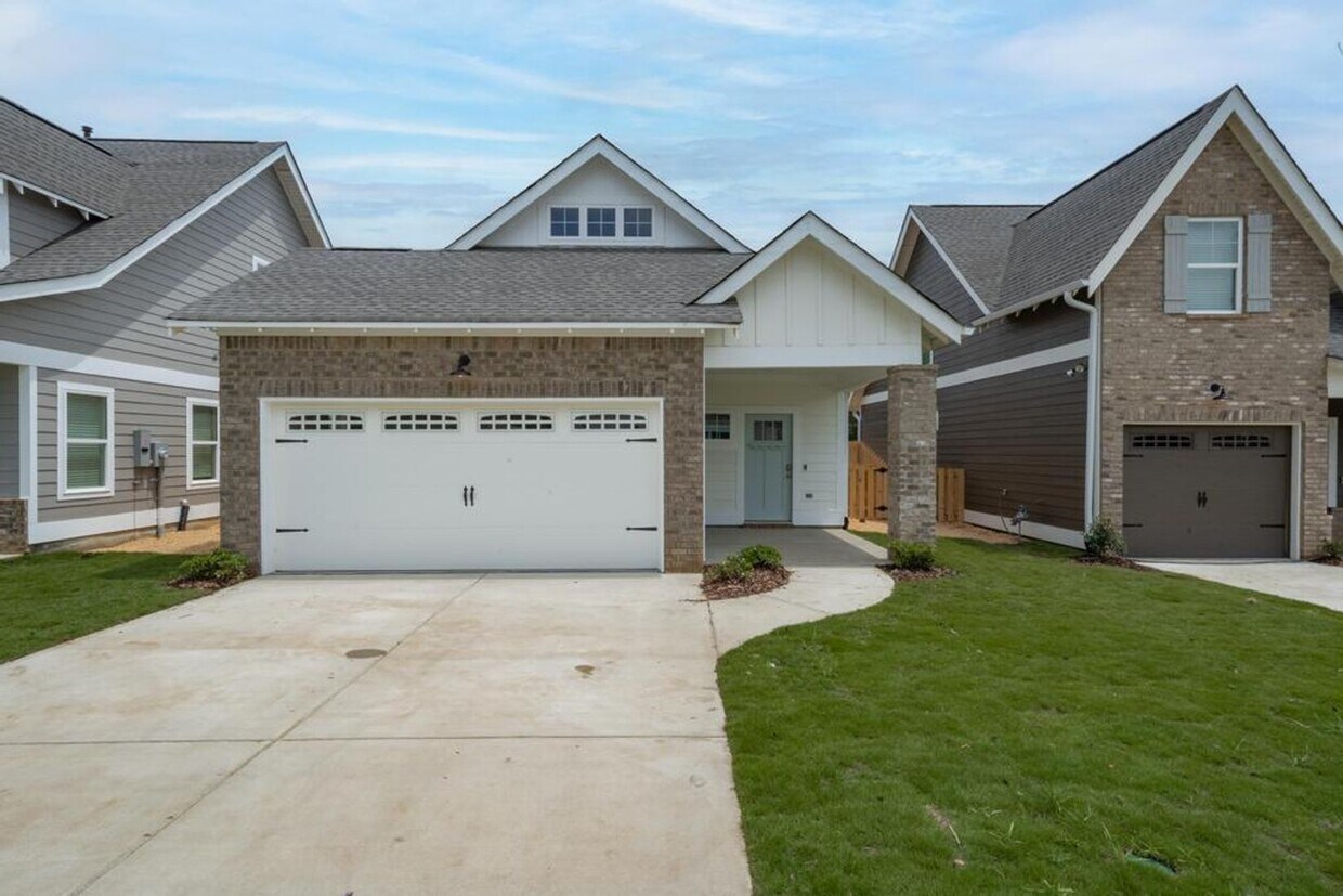 Primary Photo - One level home with 2 Car GARAGE and FENCE...