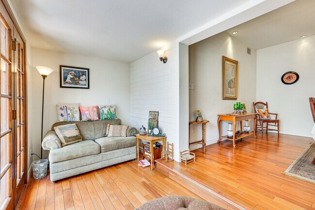 Building Photo - 107 W Windsor Ave