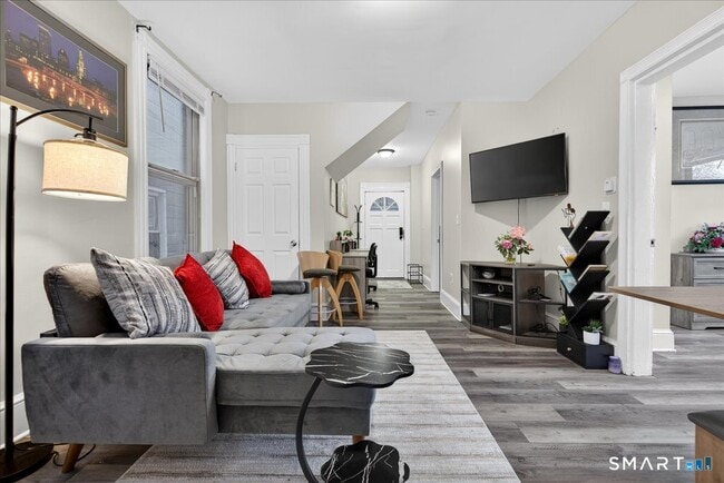 Building Photo - 393 Orchard St