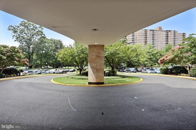 Foto del edificio - 1111 University Blvd W