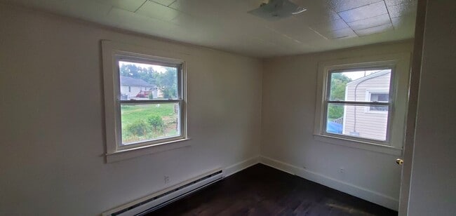Building Photo - 3 Bedroom 1 Bathroom House