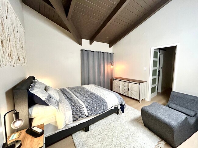 Building Photo - 720 Stannage Ave