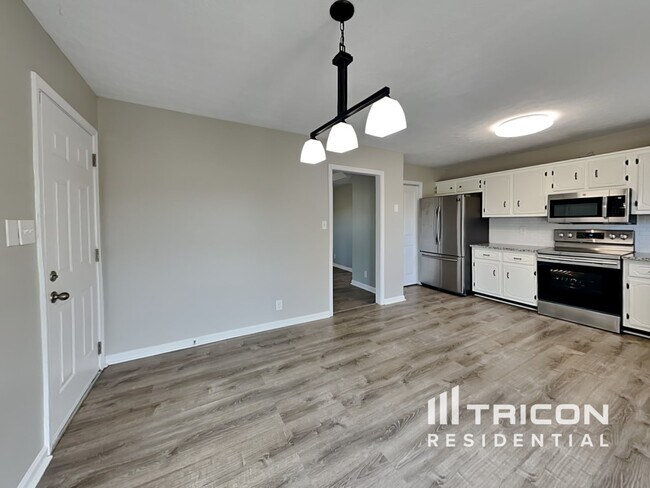 Building Photo - 102 Amelia Ct