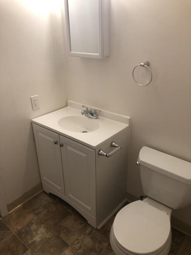 Building Photo - 3 bedroom in Coraopolis PA 15108