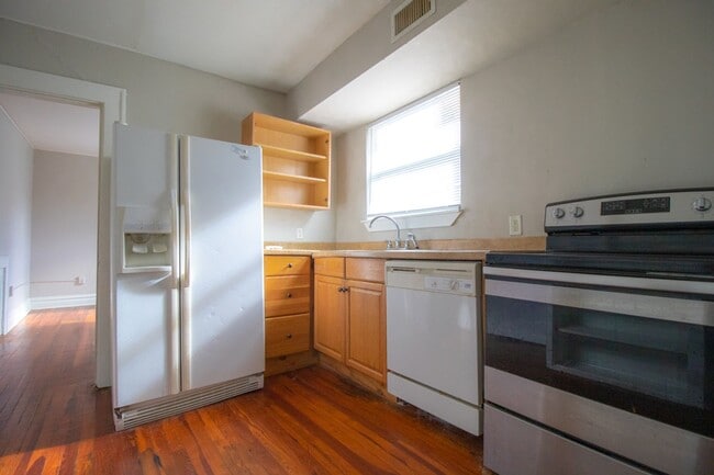 Building Photo - 408 W Howry Ave