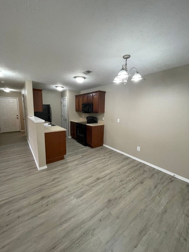 Building Photo - 2 Bedroom 2 Bath apartment at Clifton Heig...