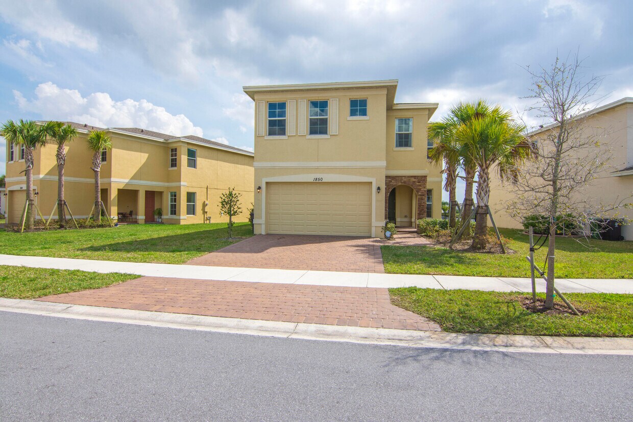 Primary Photo - 1850 NW Cataluna Cir