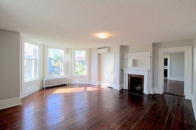 Foto del edificio - 1 bed, 1 bath apartment for rent in Downtown Harrisonburg!