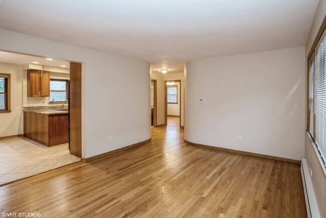 Foto del edificio - 6855 N Olmsted Ave