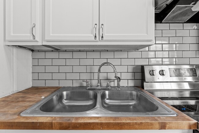 Building Photo - 2301 N 16th St